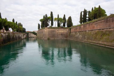 Antik Peschiera del Garda, bir köy Garda Gölü, duvar ve il Verona, Veneto, İtalya ait