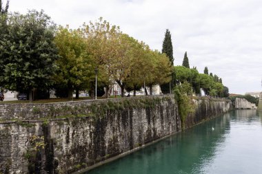 Antik Peschiera del Garda, bir köy Garda Gölü, duvar ve il Verona, Veneto, İtalya ait