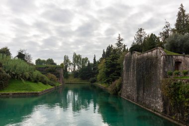 Antik Peschiera del Garda, bir köy Garda Gölü, duvar ve il Verona, Veneto, İtalya ait