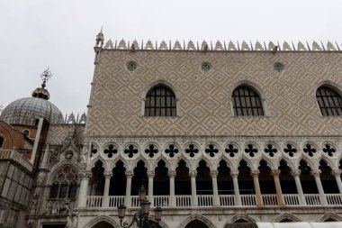 Doge Sarayı 'nın bir parçası ya da Palazzo Ducale, Venedik, İtalya. Şehrin ünlü bir simgesidir. Güzel Rönesans İtalyan mimarisi