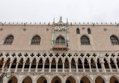 Doge Sarayı 'nın bir parçası ya da Palazzo Ducale, Venedik, İtalya. Şehrin ünlü bir simgesidir. Güzel Rönesans İtalyan mimarisi