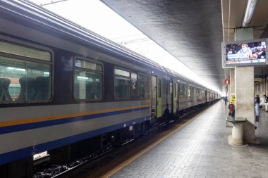 Venedik, İtalya - 24 Ekim 2024 Venedik Santa Lucia tren istasyonunda