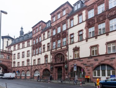 FRANKFURT, Almanya - 2 ARALIK. 2024: Frankfurt, Almanya 'da çeşitli mimariye sahip tarihi bina