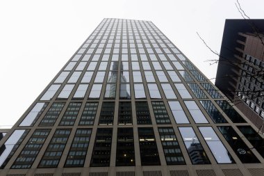 FRANKFURT, Almanya - 2 ARALIK. 2024: Bu resimde Frankfurt, Almanya 'da tanınmış bir gökdelen olan Westend Tower sergileniyor