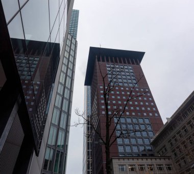 FRANKFURT, Almanya - 2 ARALIK. 2024: Frankfurt, Almanya 'da MesseTurm (Fair Tower)