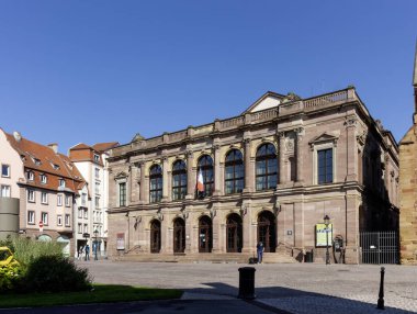 COLMAR, FRANCE - SEPTEMBER 20, 2024: Fransa 'nın Colmar kentindeki Colmar Belediye Tiyatrosu (Colmar Belediye Tiyatrosu)