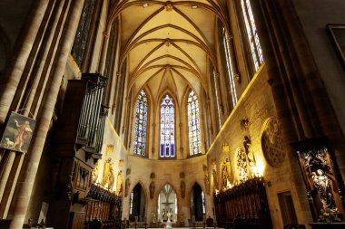 COLMAR, FRANCE - SEPTEMBER 20, 2024: Fransa 'nın Colmar kentindeki St. Martin Koleji Kilisesi' nin İçişleri