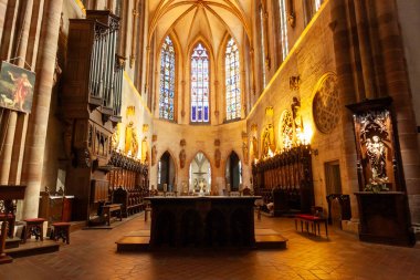 COLMAR, FRANCE - SEPTEMBER 20, 2024: Fransa 'nın Colmar kentindeki St. Martin Koleji Kilisesi' nin İçişleri