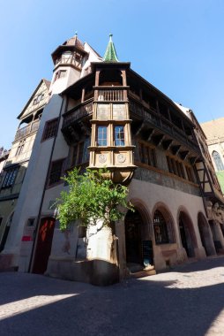 COLMAR, FRANCE - 20 EYLÜL 2024: Maison Pfister, Fransa 'nın Colmar şehrinde önemli ve tarihi bir dönüm noktası