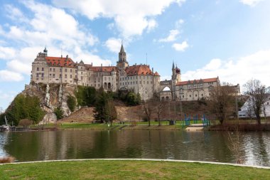 Tuna 'daki Sigmaringen' deki Hohenzollern Kalesi. Almanya, Baden Wuerttemberg