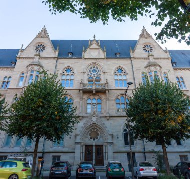 STRASBOURG, FRANCE - SEPTEMBER 20, 2024: Strasbourg, Fransa 'daki Hotel des Postes (Postane), özgün mimari özelliklerini vurguladı