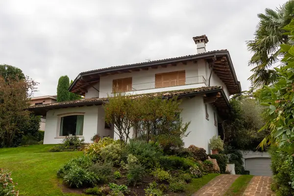 Peschiera del Garda, İtalya 'da Lakeside' da Villa