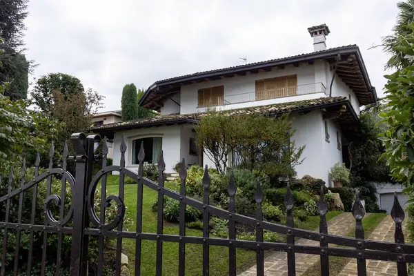 Peschiera del Garda, İtalya 'da Lakeside' da Villa