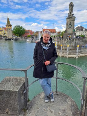 Turizm içeriği illüstrasyonu. Bodensee 'deki Harbour manzarası çok güzel. Lindau, Almanya 'da Tatil