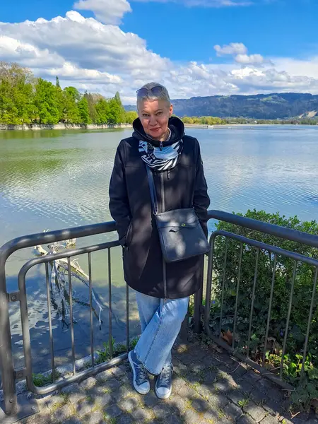 Turizm içeriği illüstrasyonu. Bodensee 'deki köprü manzarası çok güzel. Lindau, Almanya 'da Tatil