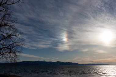 Constance Gölü üzerinde güneş köpeği (parhelion) fenomeni (Bodensee)