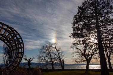 Constance Gölü üzerinde güneş köpeği (parhelion) fenomeni (Bodensee)