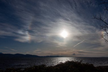 Constance Gölü üzerinde güneş köpeği (parhelion) fenomeni (Bodensee)