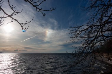 Constance Gölü üzerinde güneş köpeği (parhelion) fenomeni (Bodensee)