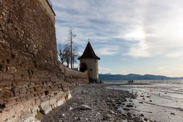 Lindau 'da Constance Gölü (Bodensee) üzerinde güneş köpeği (parhelion) fenomeni