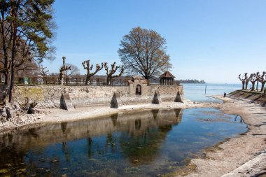 Konstanz (Constance), Almanya 'da, Constance Gölü boyunca uzanan tarihi liman manzarası (Bodensee)