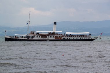 LANGENARJEN, GERMANY - 8 Haziran 2025 Constance Gölü üzerindeki eşsiz tarihi buharlı gemi Hohentwiel