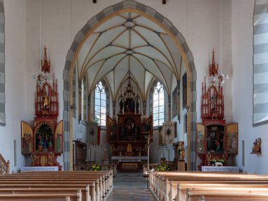 Almanya 'nın Oberstdorf kentindeki geleneksel bir kilisenin dekore ve iyi korunmuş iç mekanları.