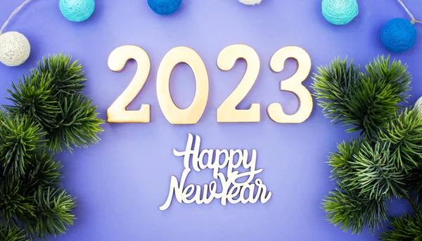 2023年あけましておめでとうございます 黄金のボール スパンコールと美しいボケと番号2023からのシンボル お祝いのコンセプト — ストック写真