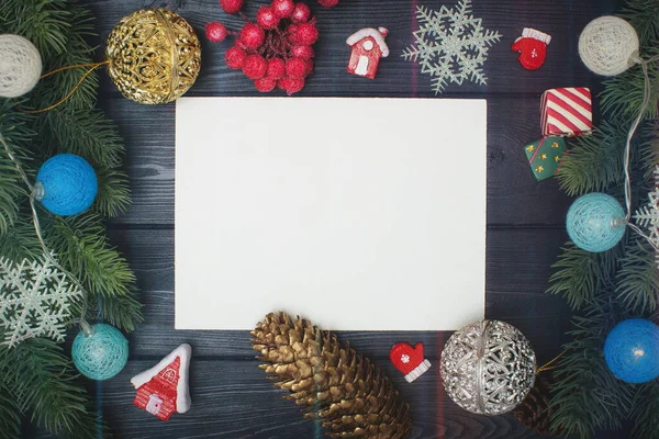 Kağıt Notlu Noel Ağacı Dalları Düz Yatıyordu Doğa Yeni Yıl — Stok fotoğraf
