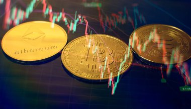 Mum çubuğu grafik çizelgesi ve dijital arkaplan. Simge harfi bitcoin, ethereum, Solana veya engelleme teknolojili altın sikke.