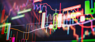 İşadamı, Altın Piyasası, Eski Pazar ve Ticaret Piyasası için yatırım grafikleri analizi üzerinde çalışıyor.