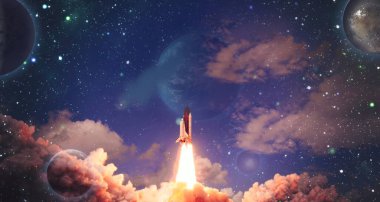 Uzay mekiği uzaya doğru havalanıyor. Arkaplanda yıldızlar olan karanlık uzay. Uzay gemisi uçuşu. Bu görüntünün elementleri NASA tarafından desteklenmektedir