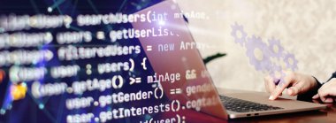 kız programcı evde sanal üzerine programlama kodu betiği yazıyor