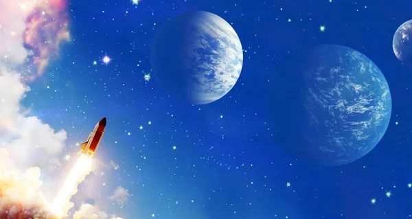 Raketer Skjuts Upp Rymden Stjärnhimlen Rymdfarkoster Flyger Rymden Med Moln — Stockfoto