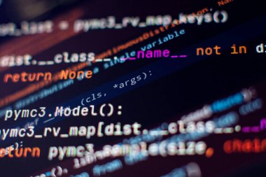 Dijital teknoloji endüstrisi konsepti programlama ve kodlamanın geliştirilmesi