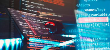 Proje yöneticileri yeni bir fikir üzerinde çalışıyorlar. Mobil uygulama geliştiricisi. Yenilikçi başlangıç projesi. Web sitesi programlama kodu