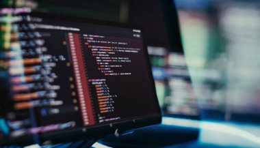 Programlama ve kodlama teknolojilerinin dijital teknoloji endüstrisi konsepti.