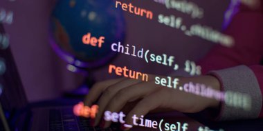 Seo optimizasyonu. Modern teknoloji. PHP sözdizimi vurgulandı. Dizüstü bilgisayarda programlama işlevleri yazılıyor. Büyük veriler ve nesnelerin interneti eğilimi.