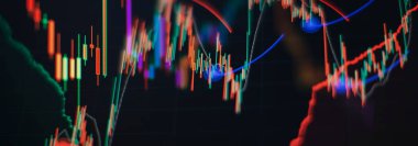 Soyut finansal ticaret grafikleri monitörde. Bir bilgisayarın monitöründe analiz. Temel ve teknik analiz