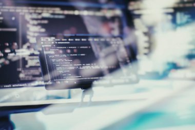 Evden çalışıyorum. Not defteri ekranındaki programlayıcı kodlama kodu: