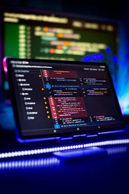 Defter, yakın plan fotoğraf. CSS, JavaScript ve HTML kullanımı. Fonksiyon kaynak kodunu kapat. Bilgi teknolojisinin soyut arkaplanı.