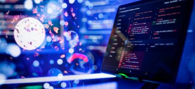 Alternatif teknolojiler kullanarak verileri şifreleme ve deşifre etme için bilgisayar ekranı uygulaması.