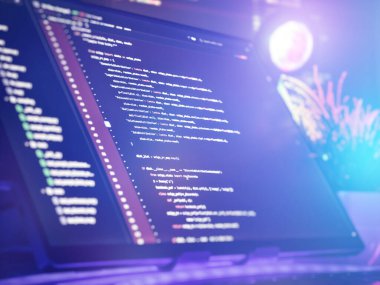 Mor ve mavi ortam aydınlatmasıyla aydınlatılmış, Python kodunu şık bir çalışma alanında gösteren bir bilgisayar ekranının yakın çekimi.