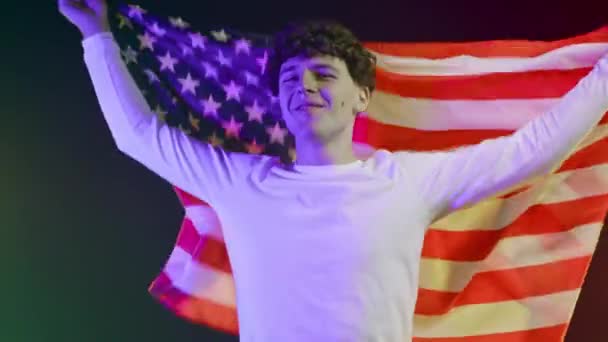 Szczęśliwego Tancerza Flagą Usa Amerykański Patriota Lipca Święto Niepodległości Wybory — Wideo stockowe