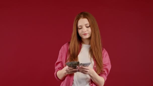 Mulher Satisfeita Contando Moeda Usd Menina Milenar Jovem Estudante Conta — Vídeo de Stock