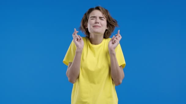 Pretty Woman Praying Crossed Fingers Blue Background Lady Begs Someone — Stock Video