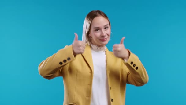 Positiv Affärskvinna Gör Handtecken Som Tummen Upp Gest Glad Student — Stockvideo