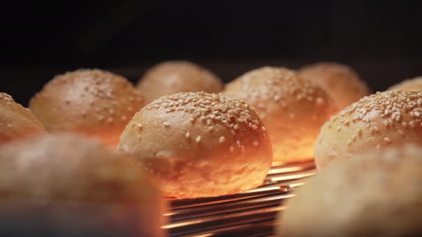 Buns Para Hambúrguer Com Sésamo Assado Grelha Pão Cetogênico Caseiro — Vídeo de Stock