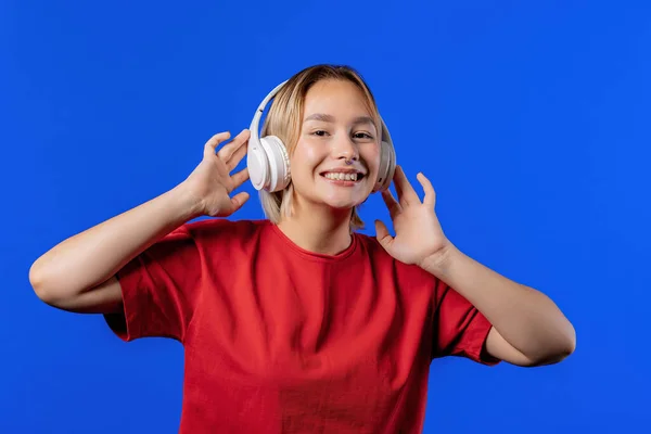 Happy Teenager Listening Music Enjoying Dance Headphones Blue Studio Backdrop — Zdjęcie stockowe