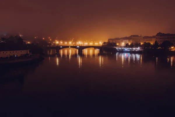 Rzeka Wełtawa Nocą Most Pradze Podróżująca Historyczna Koncepcja Architektury Wysokiej — Zdjęcie stockowe